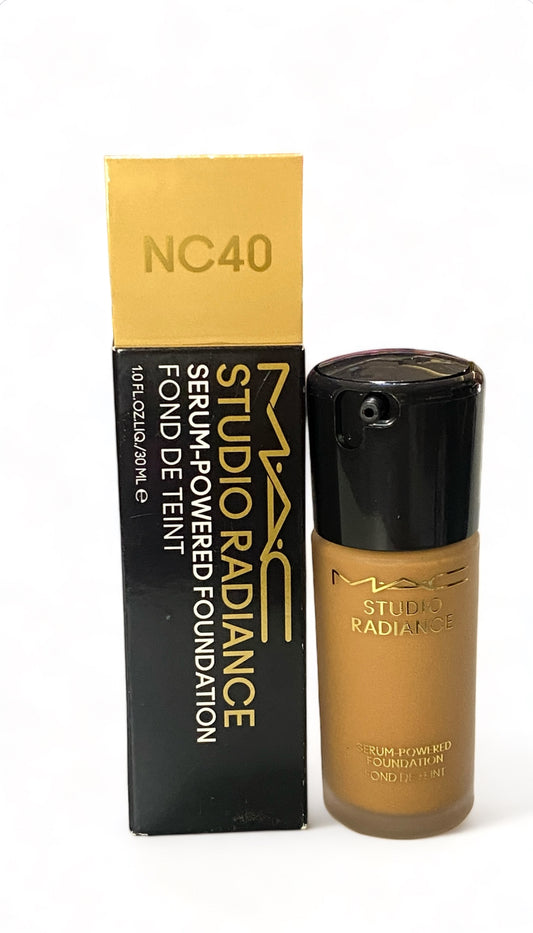 MAC Cosmetics Studio Radiance Serum Powered Foundation NC40